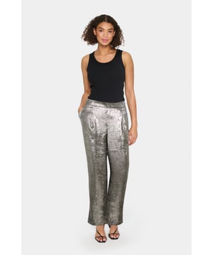 Regular fit,Halfhoge taille,Normale lengte,Relaxed  Fijne was 30°, niet bleken, niet in de droger drogen, Druipnat ophangen in de schaduw, warm strijken max. 150° C, Droogreiniging  100% Polyester