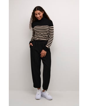 Regular fit,Hohe Taille,Knöchellänge,Tapered  30° waschbar, Nicht bleichen, Nicht im Trockner trocknen, Tropnass aufhängen im Schatten, Warm bügeln max. 150° C, Trockenreinigung  100% Polyester