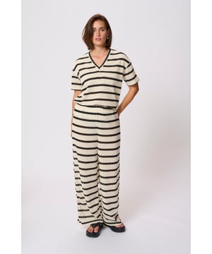 Loose fit,Hoge taille,Lange lengte,Relaxed  Fijne was 30°, niet bleken, niet in de droger drogen, Druipnat ophangen in de schaduw, warm strijken max. 150° C, Droogreiniging  55% Katoen,45% Polyester