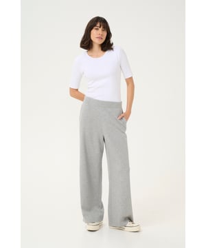 Regular fit,Lang,Weite leg  Schonwäsche 30°, Nicht bleichen, Nicht im Trockner trocknen, Tropnass aufhängen im Schatten, Warm bügeln max. 150° C, Trockenreinigung  50% Polyester,45% Viskose,5% Elasthan
