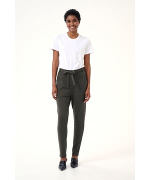Regular fit,Elastische Taille,Lang,Slim  30° waschbar, Nicht bleichen, Nicht im Trockner trocknen, Tropnass aufhängen im Schatten, Kalt bügeln max. 110° C, Trockenreinigung  76% Polyester (Recycelt),20% Viskose,4% Elasthan