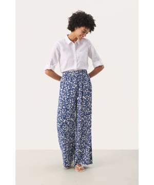 Easy fit,Comfort Taile,Lang,Weite leg  Schonwäsche 30°, Nicht bleichen, Nicht im Trockner trocknen, Tropnass aufhängen im Schatten, Kalt bügeln max. 110° C, Trockenreinigung  100% Viskose (LENZING™ ECOVERO™)