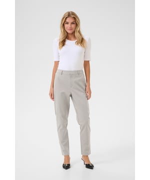 Regular fit,Hoge taille,Lange lengte,Slim  Fijne was 30°, niet bleken, niet in de droger drogen, Druipnat ophangen in de schaduw, koud strijken max. 110° C, Droogreiniging  55% Katoen,42% Polyamide,3% Elastaan