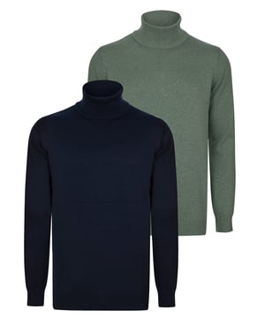 Felix Hardy vereint Eleganz und Komfort mit diesem Herren-Rollkragenpullover Set. Aus 100% Baumwolle gefertigt, bietet er ein natürliches und angenehmes Tragegefühl dank des weichen und strapazierfähigen Stoffes. Der Pullover zeichnet sich durch ein klassisches Rollkragen-Design aus, das einen zeitlosen und vielseitigen Look bietet, der für verschiedene Anlässe geeignet ist. Dieser Pullover ist für ganztägigen Komfort ausgelegt, dank seiner flexiblen Struktur und bequemen Passform. Er lässt sich mühelos mit Jeans, Hosen oder Chinos kombinieren und ist ideal für den täglichen Gebrauch.  Pflegehinweise umfassen Handwäsche oder Maschinenwäsche in kaltem Wasser, Bügeln bei niedriger Temperatur und Vermeidung von Bleichmittel oder chemischer Reinigung. Mit sorgfältiger Liebe zum Detail und hochwertigen Materialien gefertigt, bietet der Herren-Rollkragenpullover von Felix Hardy sowohl Eleganz als auch Komfort und wird zu einem vielseitigen Kleidungsstück in Ihrer Garderobe für die gesamte Saison.