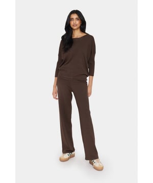 Casual fit,3/4 mouwen  Fijne was 30°, niet bleken, niet in de droger drogen, Liggend laten drogen., koud strijken max. 110° C, Chemisch laten reinigen.  80% Viscose,20% Polyamide