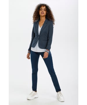 Regular fit,Lange mouwen  Fijne was 30°, niet bleken, niet in de droger drogen, Druipnat ophangen in de schaduw, koud strijken max. 110° C, Droogreiniging  76% Polyester (Gerecycled),20% Viscose,4% Elastaan