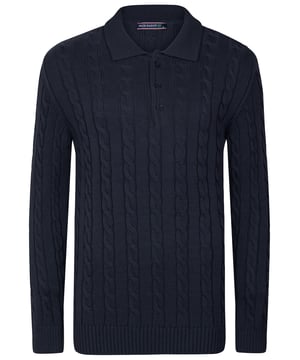 Dieses stilvolle und raffinierte Design vereint Komfort und Qualität. Ideal für die Wintersaison, sorgt seine weiche Textur und robuste Konstruktion an kalten Tagen für Wärme und macht es zu einer vielseitigen Ergänzung für jede Garderobe. Mit Blick auf die neuesten Trends gefertigt, verfügt der Pullover über ein elegantes, dickes Zopfmuster, das eine moderne und schicke Note verleiht. Der Polokragen bietet ein klassisches und vielseitiges Erscheinungsbild, während die langen Ärmel zusätzlichen Schutz und Komfort bieten. Perfekt für den täglichen Gebrauch, lässt sich der Pullover mühelos mit Jeans oder Hosen für einen smart-casual Look kombinieren. Für ein lässiges, aber raffiniertes Ensemble kombinieren Sie den Pullover mit Chinos oder Jeans. Tragen Sie ihn unter einer Jacke oder einem Mantel für zusätzliche Wärme und Stil bei kälterem Wetter. Die Pflege dieses Pullovers ist einfach, Handwäsche wird empfohlen oder Maschinenwäsche in kaltem Wasser im Schonwaschgang. Bei Bedarf auf niedriger Hitze bügeln und auf Bleichmittel und chemische Reinigung verzichten, um die Qualität zu erhalten. Der dicke Zopfmuster Herren-Polopullover mit langen Ärmeln von Felix Hardy besticht durch hochwertige Materialien und sorgfältige Verarbeitung, wodurch er zu einem unverzichtbaren Stück in Ihrer Garderobe diesen Winter wird. Bleiben Sie die ganze Saison über gemütlich und stilvoll!