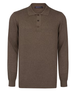 Entdecken Sie die perfekte Kombination aus Eleganz und Komfort mit Felix Hardys Herren-Polokragen Langarm Pullover. Hergestellt aus 100% Baumwolle garantiert er ein natürliches und angenehmes Tragegefühl. Das klassische Design umfasst einen geknöpften Polokragen und eine gerade Silhouette, die Vielseitigkeit in Ihre Garderobe bringt. Dieser Pullover besteht aus hochwertigem 100% Baumwollstoff, der Weichheit und Langlebigkeit bietet. Er ist für ganztägigen Komfort mit seiner flexiblen Struktur und bequemen Passform konzipiert. Ideal für den täglichen Gebrauch lässt er sich mühelos mit Jeans, Hosen oder Chinos kombinieren und ist in verschiedenen Farben erhältlich, um individuelle Vorlieben zu erfüllen. Geeignet für mehrere Jahreszeiten passt er nahtlos vom Frühling bis zu kühleren Sommer- und Herbsttagen. Für ein Styling erreichen Sie einen lässig raffinierten Look, indem Sie ihn mit Jeans und Slippern kombinieren, oder kleiden Sie ihn mit maßgeschneiderten Hosen und Schnürschuhen für ein Abendensemble. In kälterem Wetter können Sie ihn mit einer Jacke oder Mantel für zusätzliche Wärme und Stil kombinieren. Pflegehinweise umfassen Handwäsche oder Maschinenwäsche in kaltem Wasser, Bügeln bei niedriger Hitze und Vermeidung von Bleiche oder chemischer Reinigung. Hergestellt mit akribischer Aufmerksamkeit für Details und Verwendung hochwertiger Materialien vereint der Felix Hardy Herren-Polokragen Langarm Pullover Raffinesse mit Komfort und macht ihn zu einem vielseitigen Garderoben-Essential für alle Anlässe während der gesamten Saison.