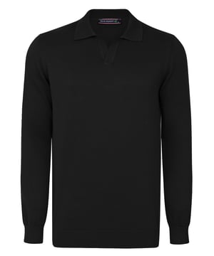 Entdecken Sie die perfekte Kombination aus Eleganz und Komfort mit Felix Hardys Herren-Polokragen Langarm Pullover. Hergestellt aus hochwertiger 100% Baumwolle, garantiert er ein natürliches und angenehmes Tragegefühl. Das knopflose Design und der klassische Polokragen bieten einen raffinierten und zeitlosen Look, der für verschiedene Anlässe geeignet ist. Dieser Pullover zeichnet sich durch ein schlichtes Modell aus, das seine Vielseitigkeit unterstreicht und ihn zur idealen Wahl für den täglichen Gebrauch macht. Er lässt sich mühelos mit Jeans, Hosen oder Chinos kombinieren und bietet Komfort und Stilvielfalt. Erhältlich in verschiedenen Farboptionen, berücksichtigt er individuelle Vorlieben und ergänzt saisonale Übergänge vom Frühling bis zu kühleren Sommer- und Herbsttagen. Für ein lässiges Styling tragen Sie ihn einfach mit Jeans und Slippern für ein entspanntes, aber schickes Erscheinungsbild, oder kleiden Sie ihn mit Hosen und Schnürschuhen für ein gepflegteres Ensemble. In kälterem Wetter können Sie ihn mit einer Jacke für zusätzliche Wärme und Stil kombinieren. Pflegehinweise umfassen Hand- oder Maschinenwäsche in kaltem Wasser, Bügeln bei niedriger Hitze und Vermeiden von Bleiche oder chemischer Reinigung. Hergestellt mit akribischer Aufmerksamkeit für Details und Verwendung hochwertiger Materialien vereint der Felix Hardy Herren-Polokragen Langarm Pullover Raffinesse mit Komfort und macht ihn zu einem vielseitigen Garderoben-Essential für alle Jahreszeiten.