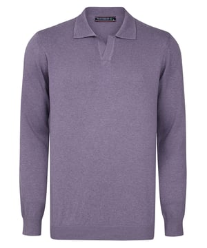 Entdecken Sie die perfekte Kombination aus Eleganz und Komfort mit Felix Hardys Herren-Polokragen Langarm Pullover. Hergestellt aus hochwertiger 100% Baumwolle, garantiert er ein natürliches und angenehmes Tragegefühl. Das knopflose Design und der klassische Polokragen bieten einen raffinierten und zeitlosen Look, der für verschiedene Anlässe geeignet ist. Dieser Pullover zeichnet sich durch ein schlichtes Modell aus, das seine Vielseitigkeit unterstreicht und ihn zur idealen Wahl für den täglichen Gebrauch macht. Er lässt sich mühelos mit Jeans, Hosen oder Chinos kombinieren und bietet Komfort und Stilvielfalt. Erhältlich in verschiedenen Farboptionen, berücksichtigt er individuelle Vorlieben und ergänzt saisonale Übergänge vom Frühling bis zu kühleren Sommer- und Herbsttagen. Für ein lässiges Styling tragen Sie ihn einfach mit Jeans und Slippern für ein entspanntes, aber schickes Erscheinungsbild, oder kleiden Sie ihn mit Hosen und Schnürschuhen für ein gepflegteres Ensemble. In kälterem Wetter können Sie ihn mit einer Jacke für zusätzliche Wärme und Stil kombinieren. Pflegehinweise umfassen Hand- oder Maschinenwäsche in kaltem Wasser, Bügeln bei niedriger Hitze und Vermeiden von Bleiche oder chemischer Reinigung. Hergestellt mit akribischer Aufmerksamkeit für Details und Verwendung hochwertiger Materialien vereint der Felix Hardy Herren-Polokragen Langarm Pullover Raffinesse mit Komfort und macht ihn zu einem vielseitigen Garderoben-Essential für alle Jahreszeiten.