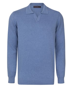Entdecken Sie die perfekte Kombination aus Eleganz und Komfort mit Felix Hardys Herren-Polokragen Langarm Pullover. Hergestellt aus hochwertiger 100% Baumwolle, garantiert er ein natürliches und angenehmes Tragegefühl. Das knopflose Design und der klassische Polokragen bieten einen raffinierten und zeitlosen Look, der für verschiedene Anlässe geeignet ist. Dieser Pullover zeichnet sich durch ein schlichtes Modell aus, das seine Vielseitigkeit unterstreicht und ihn zur idealen Wahl für den täglichen Gebrauch macht. Er lässt sich mühelos mit Jeans, Hosen oder Chinos kombinieren und bietet Komfort und Stilvielfalt. Erhältlich in verschiedenen Farboptionen, berücksichtigt er individuelle Vorlieben und ergänzt saisonale Übergänge vom Frühling bis zu kühleren Sommer- und Herbsttagen. Für ein lässiges Styling tragen Sie ihn einfach mit Jeans und Slippern für ein entspanntes, aber schickes Erscheinungsbild, oder kleiden Sie ihn mit Hosen und Schnürschuhen für ein gepflegteres Ensemble. In kälterem Wetter können Sie ihn mit einer Jacke für zusätzliche Wärme und Stil kombinieren. Pflegehinweise umfassen Hand- oder Maschinenwäsche in kaltem Wasser, Bügeln bei niedriger Hitze und Vermeiden von Bleiche oder chemischer Reinigung. Hergestellt mit akribischer Aufmerksamkeit für Details und Verwendung hochwertiger Materialien vereint der Felix Hardy Herren-Polokragen Langarm Pullover Raffinesse mit Komfort und macht ihn zu einem vielseitigen Garderoben-Essential für alle Jahreszeiten.