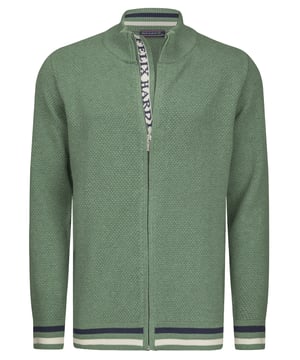 Erleben Sie moderne Eleganz und Komfort mit der Felix Hardy Herren Stehkragen-Strickjacke. Komplett aus 100% Baumwolle gefertigt, verkörpert diese Strickjacke Felix Hardys Hingabe zu hochwertigem Handwerk und zeitgemäßem Design. Mit einem markanten Honigwabenstrickmuster versehen, bietet sie eine leichte Textur und atmungsaktiven Stoff, der ganztägigen Komfort gewährleistet. Ideal für lässige Ausflüge und professionelle Umgebungen lässt sie sich mühelos mit Jeans oder Chino-Hosen für einen gepflegten Look kombinieren. Erhältlich in verschiedenen Farben, die Ihrem Stil entsprechen, ist diese Strickjacke maschinenwaschbar für einfache Pflege und behält Form und Farbe Waschgang für Waschgang bei.