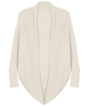 Dieser Damen-Cardigan mit Fledermausärmeln von Felix Hardy vereint mühelos Stil und Komfort. Aus einer Wollmischung gefertigt, bietet der Cardigan Wärme und ein leichtes Gefühl. Das Fledermausärmel-Design verleiht ihm einen modernen Touch und sorgt für eine entspannte Passform, die den ganzen Tag über Bewegungsfreiheit bietet. Die klaren Linien und sorgfältig verarbeiteten Bündchen und der Saum tragen zu einem gepflegten und stilvollen Erscheinungsbild bei.  In verschiedenen Farben erhältlich, lässt sich dieser vielseitige Cardigan leicht mit unterschiedlichen Kleidungsstücken kombinieren, von lässigen Jeans und Leggings bis hin zu formelleren Kleidern. Er ist perfekt für eine Vielzahl von Anlässen und ermöglicht es Ihnen, Ihren Stil mühelos auszudrücken.  Um die Qualität dieses Cardigans zu erhalten, wird empfohlen, ihn von Hand zu waschen oder im Schonwaschgang mit warmem Wasser zu waschen. Bei niedriger Temperatur bügeln, den Wäschetrockner vermeiden und Bleichen meiden.  Der Damen-Cardigan mit Fledermausärmeln von Felix Hardy ist ein unverzichtbares Stück, das eine perfekte Mischung aus Komfort und zeitgemäßem Design bietet und ideal für jede Garderobe ist.