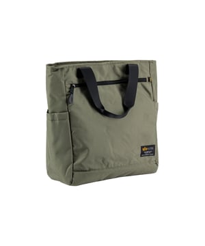 La Alpha Backpack Tote Bag combina funcionalidad y estilo. Su resistente exterior de poliéster es ligero y fácil de cuidar, ideal para el trabajo, la universidad o el tiempo libre. Ofrece un amplio espacio para el portátil y mucho más. Las asas de mano tejidas y las correas de hombro ajustables permiten llevarla como bolso o como mochila. Su diseño discreto combina con cualquier conjunto, y su construcción robusta garantiza durabilidad. Práctica, moderna y elegante: el estilo Alpha Industries en estado puro.