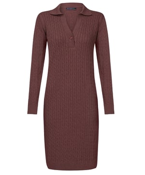 Das Felix Hardy Damen Langarm-Strickkleid bietet ein elegantes und komfortables Trageerlebnis.Hergestellt aus hochwertigem Strickstoff, besticht dieses Kleid durch seine weiche Textur und Wärme.Das Langarm-Design bietet sowohl Stil als auch Komfort und hält Sie auch bei kühlerem Wetter stilvoll.Featuring einem modernen und schlanken Schnitt, hebt dieses Strickkleid sanft die Körperkonturen hervor und passt zu verschiedenen Körpertypen.Erhältlich in einfarbigen oder leicht gemusterten Varianten, ist es vielseitig genug für den Alltag sowie besondere Anlässe.Für eine lange Lebensdauer wird empfohlen, das Kleid bei 30 Grad Celsius in der Maschine zu waschen und bei niedriger Temperatur zu bügeln.Vermeiden Sie die Verwendung eines Trockners und von Bleiche.Das Felix Hardy Damen Langarm-Strickkleid, mit seinem raffinierten Design und hochwertigem Strickstoff, ist ein Muss in jeder Damen-Garderobe und bietet sowohl Komfort als auch eine elegante Optik.