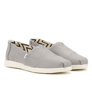Classic Alpargata reimagined on a higher platform outsole. Featuring a breathable canvas upper made primarily with sustainable jute. Designed for all-day comfort with molded dual-density CloudBound™ foam insoles and a durable outsole made from 40% EVA and 60% rubber for enhanced grip and flexibility.