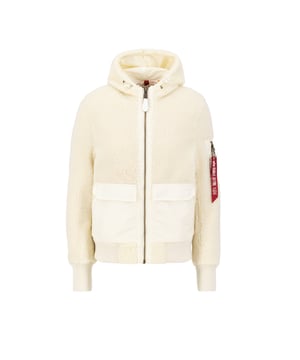 Esta es la chaqueta de invierno Zip Hood Teddy para mujer de Alpha Industries. Los amplios bolsillos frontales ofrecen suficiente espacio para ti y tu día a día. La chaqueta de material tipo teddy tiene un corte regular y grandes bolsillos de nailon.
