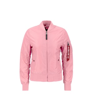 La chaqueta bomber MA-1 TT Two Tone para mujer combina estilo moderno con un toque militar. Su corte entallado resalta la figura, mientras que el nailon ligero con efecto bicolor le da un aspecto elegante. Los bolsillos funcionales y el icónico bolsillo utilitario con etiqueta RBF ofrecen practicidad. La cremallera con lengüeta de cuero y los discretos detalles del logo completan el diseño. Fácil de combinar, esta chaqueta mantiene su forma gracias a su alta calidad. Ideal para temperaturas suaves.