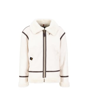 La chaqueta bomber B-3 Faux Leather de Alpha Industries combina el estilo clásico de aviador con materiales modernos. El cuero sintético resistente y el ribete de piel sintética ofrecen un aspecto elegante y calidez. El corte regular con puños ajustables garantiza comodidad. Dos bolsillos exteriores ofrecen espacio de almacenamiento. La etiqueta tejida de Alpha completa el diseño. Esta chaqueta es fácil de combinar y une comodidad con un estilo atemporal. Ideal para los días fríos.
