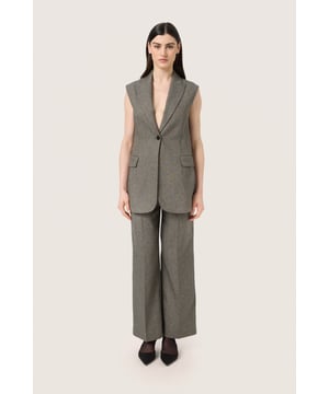 Slim fit,Ärmellos  Professionelle Reinigung, Nicht bleichen, Nicht im Trockner trocknen, Tropnass aufhängen im Schatten, Kalt bügeln max. 110° C, Trockenreinigung  100% Polyester