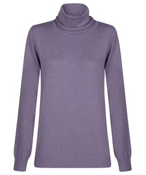 Dieser Pullover verkörpert Felix Hardys unverwechselbare Mischung aus Eleganz und Stil, gefertigt aus 100% Baumwolle für maximalen Komfort und höchste Qualität. Seine weiche Textur und die langlebige Konstruktion sorgen für Wärme an kalten Wintertagen und machen ihn zu einem vielseitigen Essential in Ihrer Garderobe. Mit Blick auf die neuesten Trends entworfen, verfügt der Pullover über ein elegantes feines Zopfmuster, das einen modernen und schicken Touch verleiht. Das Rollkragen-Design bietet eine gemütliche und raffinierte Optik, ergänzt durch lange Ärmel für zusätzlichen Schutz und Komfort. Perfekt für den täglichen Gebrauch, lässt er sich mühelos mit Jeans, Röcken oder Hosen kombinieren. Für einen lässigen, aber eleganten Look kombinieren Sie den Pullover mit Skinny-Jeans und Stiefeln. Wechseln Sie nahtlos zur Abendgarderobe, indem Sie ihn mit einem Bleistiftrock und Absätzen stylen. In den kälteren Monaten ergänzen Sie Ihr Outfit mit einem passenden Schal, um sowohl Wärme als auch Stil zu gewährleisten. Die Pflege dieses Pullovers ist einfach: Handwäsche wird empfohlen oder Maschinenwäsche in kaltem Wasser. Bei Bedarf bei niedriger Hitze bügeln und auf Bleichmittel und chemische Reinigung verzichten, um die Qualität zu erhalten. Felix Hardys Feinstrick Rollkragen Damenpullover zeichnet sich durch seine hochwertigen Materialien und sorgfältige Verarbeitung aus und wird in dieser Wintersaison zu einem unverzichtbaren Bestandteil Ihrer Garderobe. Bleiben Sie die ganze Saison über warm und stilvoll!