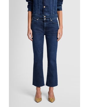 Damen  Die Daisy Ankle Boot Jeans mit verkürztem, schrägem Saum sind perfekt, um schöne Schuhe in Szene zu setzen. Das Modell mit mittelhohem Bund und Bootcut-Bein ist aus dunkelblauem Luxe Vintage Denim gefertigt und mit Premium-Details versehen. Tragen Sie dazu eine Jacke in einer passenden Waschung und Ihre Lieblingspumps. Die Jeans von 7 For All Mankind werden aus Premiumstoffen hergestellt.
