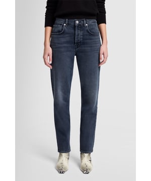 Dames  Maak kennis met de Julia Boyfriend, een jeans met hoge taille die je dagelijks zult dragen. Deze jeans is gemaakt van diep donkerblauw denim en is geïnspireerd op het klassieke boyfriendmodel, met een casual pasvorm en een verfijnde touch. In combinatie met een casual T-shirt en sneakers voor een relaxte dag of gestyled met een tanktop en enkellaarsjes, kan deze jeans eenvoudig overdag en 's nachts worden gedragen. De jeans van 7 For All Mankind zijn gemaakt van premium stoffen.