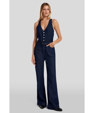 Damen  Entscheiden Sie sich für einen schicken Denim-Look und tragen Sie unseren Tailored Jumpsuit mit weitem Bein zu Absatzschuhen. Er ist von den 70ern inspiriert, besteht aus dunkelblauem Denim – aus Tencel und Baumwolle für umfassenden Tragekomfort – und besticht durch seine figurbetonte Silhouette, vom Rumpf mit Knopfleiste bis zum Bein mit weitem Schlag.