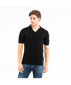 Ontdek de sportieve elegantie van de BIKKEMBERGS polo: strakke lijnen, moderne pasvorm en iconische details voor een verfijnde look bij elke gelegenheid.