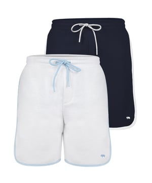 Die Felix Hardy Herrenshorts vereinen Komfort und Stil und sind die ideale Wahl für legere Tage bei warmem Wetter. Aus einem leichten, atmungsaktiven Stoff gefertigt, bieten diese Shorts hervorragenden Tragekomfort und Langlebigkeit für den täglichen Gebrauch. Der mittelhohe Bund und die taillierte Passform sorgen für eine moderne, schmeichelhafte Silhouette, während das flexible Design Bewegungsfreiheit ermöglicht. Mit praktischen Seiten- und Gesäßtaschen sind diese Shorts sowohl funktional als auch stilvoll. Ob für einen entspannten Tag unterwegs oder lockere Treffen – diese Shorts sind eine vielseitige Ergänzung für jede Garderobe und bieten einen raffinierten, dennoch legeren Look.