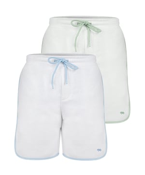 Die Felix Hardy Herrenshorts vereinen Komfort und Stil und sind die ideale Wahl für legere Tage bei warmem Wetter. Aus einem leichten, atmungsaktiven Stoff gefertigt, bieten diese Shorts hervorragenden Tragekomfort und Langlebigkeit für den täglichen Gebrauch. Der mittelhohe Bund und die taillierte Passform sorgen für eine moderne, schmeichelhafte Silhouette, während das flexible Design Bewegungsfreiheit ermöglicht. Mit praktischen Seiten- und Gesäßtaschen sind diese Shorts sowohl funktional als auch stilvoll. Ob für einen entspannten Tag unterwegs oder lockere Treffen – diese Shorts sind eine vielseitige Ergänzung für jede Garderobe und bieten einen raffinierten, dennoch legeren Look.