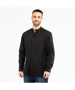 Elegantie en sportieve stijl komen samen in de herenoverhemden van BIKKEMBERGS. Ze zijn gemaakt van hoogwaardige materialen en hebben een moderne pasvorm en opvallende details die de stedelijke ziel van het merk weerspiegelen.