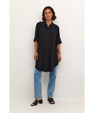 Oversize fit,3/4 Ärmel  30° waschbar, Nicht bleichen, Trocknen im Trockner schonend, Tropnass aufhängen im Schatten, Warm bügeln max. 150° C, Trockenreinigung  100% Baumwolle