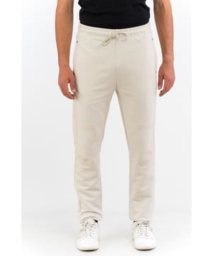 Laat je karakter zien met de broek van BIKKEMBERGS: strakke lijnen, een nauwkeurige snit en een urban touch die het verschil maakt.