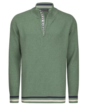 Genießen Sie klassischen Stil mit einer Prise moderner Funktionalität im Felix Hardy Herren Halbzip Baumwollpullover. Komplett aus 100% Baumwolle gefertigt, verkörpert dieser Pullover Felix Hardys Engagement für Qualitätshandwerk und Komfort. Sein vielseitiges Halbzip-Design macht ihn ideal zum Schichten über Hemden oder zum allein Tragen und passt sich mühelos verschiedenen Umgebungen an. Der weiche, atmungsaktive Stoff sorgt den ganzen Tag über für eine bequeme Passform und macht ihn zur idealen Wahl für lässige Ausflüge und halbformelle Anlässe. Dank maschinenwaschbarer Eigenschaften ist er einfach zu pflegen und behält Form und Farbe, wodurch er saisonale Anziehungskraft von Jahr zu Jahr behält.