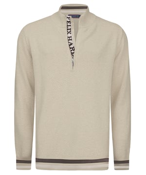 Genießen Sie klassischen Stil mit einer Prise moderner Funktionalität im Felix Hardy Herren Halbzip Baumwollpullover. Komplett aus 100% Baumwolle gefertigt, verkörpert dieser Pullover Felix Hardys Engagement für Qualitätshandwerk und Komfort. Sein vielseitiges Halbzip-Design macht ihn ideal zum Schichten über Hemden oder zum allein Tragen und passt sich mühelos verschiedenen Umgebungen an. Der weiche, atmungsaktive Stoff sorgt den ganzen Tag über für eine bequeme Passform und macht ihn zur idealen Wahl für lässige Ausflüge und halbformelle Anlässe. Dank maschinenwaschbarer Eigenschaften ist er einfach zu pflegen und behält Form und Farbe, wodurch er saisonale Anziehungskraft von Jahr zu Jahr behält.
