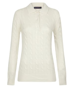 Dieses elegante und stilvolle Design vereint maximalen Komfort und Qualität. Ideal für die Wintersaison, sorgt seine weiche Textur und robuste Konstruktion für Wärme und macht es zu einem vielseitigen Basic in Ihrer Garderobe. Mit Blick auf die neuesten Trends gefertigt, verfügt der Pullover über ein elegantes, dickes Zopfmuster, das eine moderne und schicke Note verleiht. Der Polokragen bietet ein gemütliches und anspruchsvolles Erscheinungsbild, ergänzt durch lange Ärmel für zusätzlichen Schutz und Komfort. Perfekt für den Alltag, lässt sich der Pullover mühelos mit Jeans, Röcken oder Hosen kombinieren. Für einen lässigen, aber raffinierten Look kombinieren Sie den Pullover mit Skinny-Jeans und Stiefeln. Wechseln Sie nahtlos zu abendlicher Eleganz, indem Sie ihn mit einem Bleistiftrock und Absätzen stylen. Während der kälteren Monate accessorieren Sie mit einem lockeren Schal für Wärme und Stil. Die Pflege dieses Pullovers ist einfach, Handwäsche wird empfohlen oder Maschinenwäsche in kaltem Wasser. Bei Bedarf auf niedriger Hitze bügeln und auf Bleichmittel und chemische Reinigung verzichten, um die Qualität zu erhalten. Der dicke Zopfmuster Damen-Polokragenpullover mit langen Ärmeln von Felix Hardy besticht durch hochwertige Materialien und sorgfältige Verarbeitung, wodurch er zu einem unverzichtbaren Kleidungsstück in Ihrer Garderobe für diese Wintersaison wird. Bleiben Sie die ganze Saison über warm und stilvoll!
