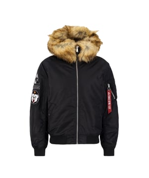 Esta chaqueta elegante y abrigada es perfecta para los fríos días de invierno. Con un corte regular, parches bordados en las mangas y un RBF Tag, esta chaqueta ofrece comodidad y estilo durante toda la temporada.