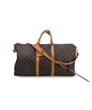 VINTAGE, RRP AS NEW
For the true traveler at heart, the Louis Vuitton Keepall 55 Bandoulière, is more than just a bag-it's a companion built for adventure, designed with timeless elegance and unmistakable heritage. Crafted in Louis Vuitton's signature Monogram canvas and elevated with natural cowhide leather trim, this model strikes the perfect balance between classic luxury and modern edge.  Its generous size makes it ideal for a weekend escape, while thoughtful Condition Rating: B - VERY GOOD CONDITIONCondition Details: Gently used. Some normal wear of use on bottom corners. Some normal wear and light darkness of use on leather trim. Minimal marks on canvas (light brown marks). Padlock is included (but no keys). Please check the photos carefully and ask if you need to know more details or if you have any doubts.Measurements (cm):Depth: 25.4Height: 29.2Length: 55.2Other Details: Dustbag? NoKeys? n.a.Box? No Measurments:  width: 254 mm length: 552 mm height: 292 mm