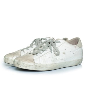Empfohlener Verkaufspreis
Golden Goose Deluxe Superstar Sneaker in Weiß. Der Artikel ist in gutem Zustand.
