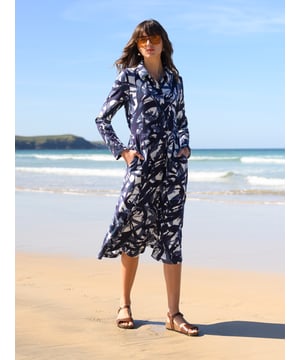 This collared shirt dress features a neat fit and midi length, offering a refined yet relaxed silhouette. With coconut buttons adding a natural touch, it’s a versatile piece that transitions effortlessly from day to evening.