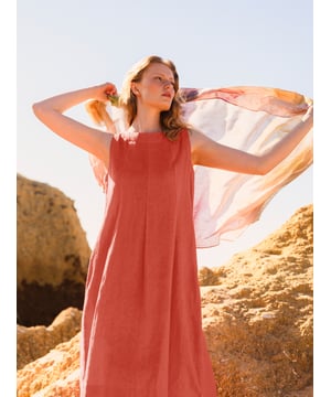 A relaxed midi dress with a round neckline, this piece has a flattering flared silhouette accented by soft pleat details. Finished with a unique coconut button shoulder opening, it’s a light, flowing option for everyday wear.