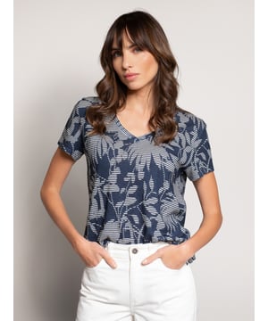 Effortless style meets comfort in our Linen Blend;V Neck T-Shirt. Made from our classic linen and  cotton blend jersey, it features a beautiful textured slub in the fabric. With an elegant V neckline and set-in short sleeves, it offers an easy fit for your daily wear. Whether you're dressing up or down, this T-shirt is a timeless addition to your wardrobe.