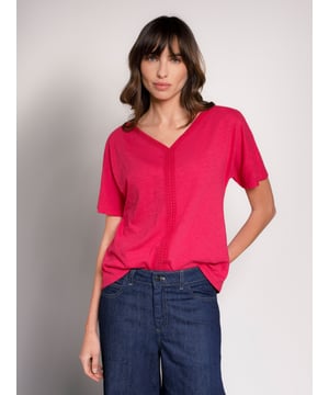 With a soft V neckline and straight fit, this top is accented by delicate cotton lace trim. The slub jersey adds a hint of texture, complemented by grown-on sleeves for an effortless, relaxed look.