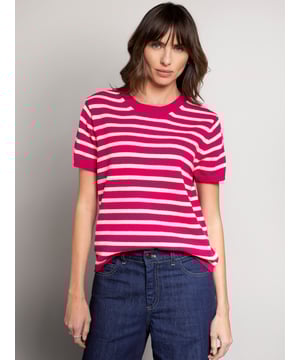 Featuring a classic crew neckline, this T-shirt showcases a straight fit with a striped pattern. The ribbed collar, cuffs, and hem add structure, making it a versatile piece for casual outfits.