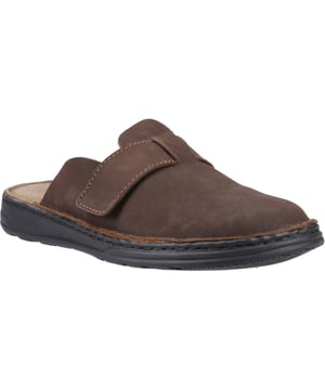 This sophisticated closed-toe mule sandal is made using nubuck leather for a high quality look and feel, whilst the cushioned suede insock and lightweight PU outsole provides all day comfort and support