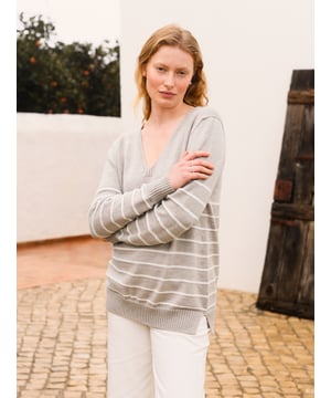 Our Merino V Neck Jumper has been seamlessly knitted in Britain with full-length sleeves and a ribbed hem and cuffs. The clean, luxury handle of the merino wool offers warmth to a traditional v-neck style in a contemporary breton stripe design. Whether you're layering up for the evening or keeping it casual, this jumper is a versatile choice for any occasion.