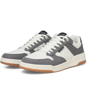 Vul je outfit aan met coole schoenen die gemakkelijk te combineren zijn met je favoriete garderobe en maak je klaar voor alles, van dagelijkse activiteiten tot weekenduitstapjes.