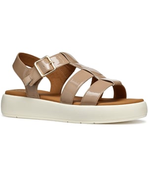 Camalei is a dynamic-looking sandal with a lightweight structure resting on a pliant city-ready flatform sole. It comes in a patent-leather-effect material and ensures great comfort, making it the ultimate way to round off warm-weather clothing.