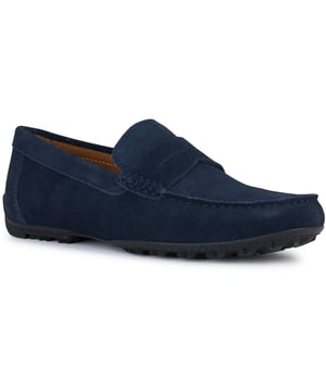 Kosmopolis + Grip is een ademende instapper die rust op een gripvaste buitenzool, wat zorgt voor uitstekende tractie op natte ondergronden. Gemaakt van suede voor een casual verfijnde uitstraling, is het perfect voor stadslooks en ook handig tijdens het reizen.
